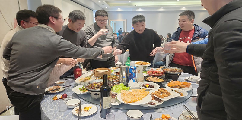 舉杯共飲.jpg